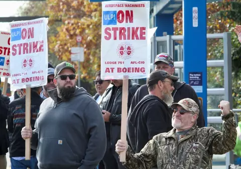 Angajații Boeing au încheiat greva care a durat șapte săptămâni, după ce au acceptat o creștere a salariilor cu 38%