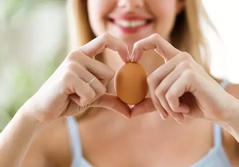 Cât de sănătos este să consumi ouă crude