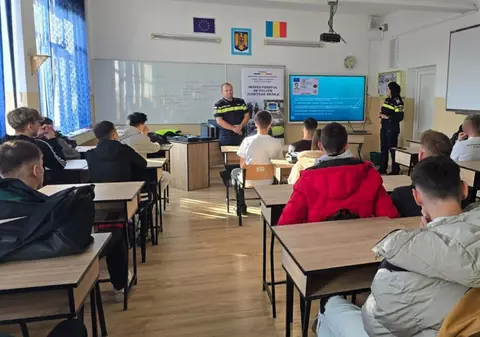 La un liceu din Brăila, liceenii au testat ochelarii care te fac să te simți drogat sau băut