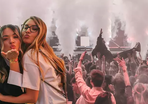 Peste 10.000 de persoane au participat la Nostalgia Imaginarium 2024. Hiturile anilor ’90 au transformat Romexpo