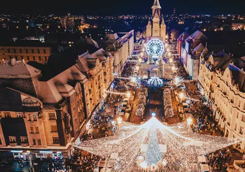 Târgul de Crăciun Timișoara 2024. Aproape o sută de căsuțe, zonă de gastronomie, carusel și o roată panoramică