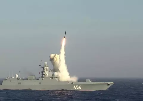 Rusia susține exerciții în apropierea Marii Britanii cu o fregată dotată cu rachete hipersonice de ultimă generație