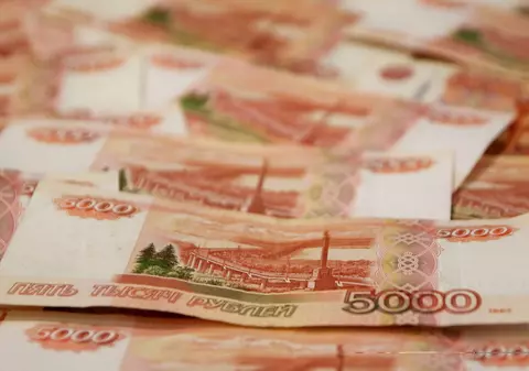 Rubla se prăbușește, iar panica rușilor crește. Ce spun analiștii despre starea economiei Rusiei