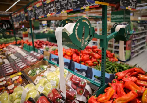 Războiul neputinței: ANPC transmite că nu se ocupă de relația dintre producători și retaileri, Consiliul Concurenței nu vrea să monitorizeze calitatea mărfurilor și adaosurile comerciale