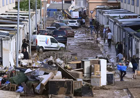 Primele clipe ale dezastrului din Spania. Șoferii din Valencia așteptau liniștiți la semafor | VIDEO