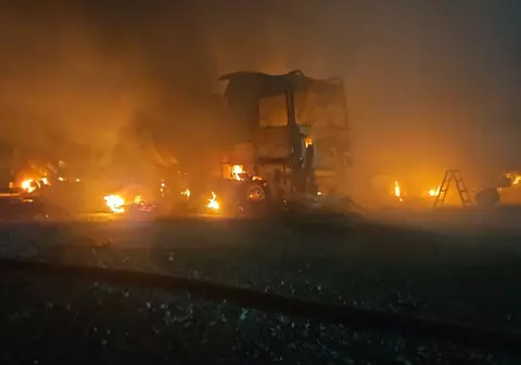 Incendiu în 2 Mai, județul Constanța. Mai multe cisterne au luat foc