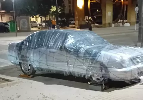 Spaniolii își leagă mașinile de stâlpi și le învelesc cu folie, după avertizarea de ploi extreme: „Furtuna DANA în Andaluzia”