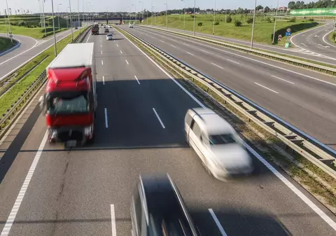 Un șofer de TIR a fost dat pe mâna poliției de patronul firmei pentru care lucra, la trei zile după ce a ucis un om pe șosea și a fugit, în Germania