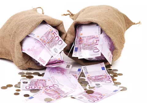 Averea uriașă a directorilor din Craiova prinși cu sute de mii de euro cash în case, în timpul perchezițiilor