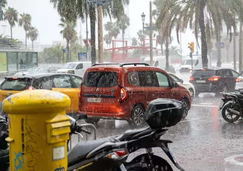 Barcelona a intrat în lockdown din cauza furtunii DANA. Aeroportul El Prat a fost închis, trenurile anulate, iar turiștii au fost avertizați să rămână în camere| VIDEO