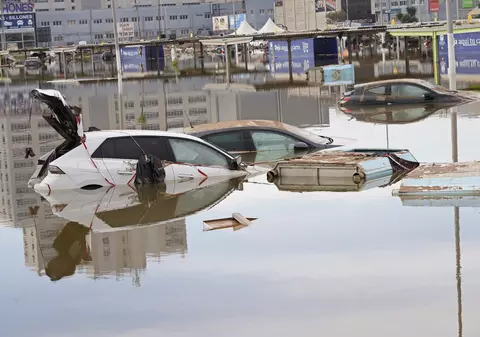 Un român a supraviețuit 10 ore urcat pe duba unui șofer Amazon, rugându-se să nu se răstoarne și să o ia apa, în Spania