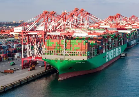 România importă tot mai mult și exportă mai puțin. Se cumpără tot mai multă carne