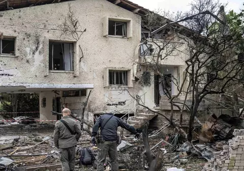 Hezbollah a atacat baza navală Ashdod și Tel Aviv cu rachete avansate după ce Israelul a lovit Beirutul și a ucis 20 de oameni