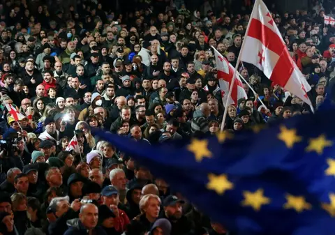 Protest în capitala Georgiei. Autoritățile refuză o investigație internațională asupra presupuselor nereguli la alegeri | VIDEO