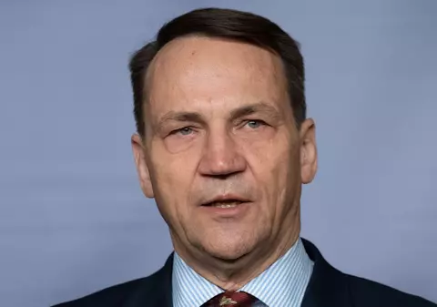 Rusia închide Consulatul Poloniei de la Sankt Petersburg şi expulzează trei diplomați. Varșovia spune că Moscova duce activități „teroriste”