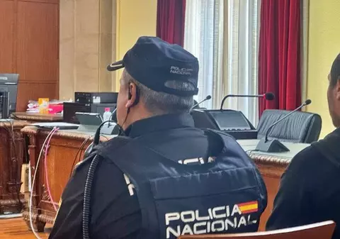 Un român cere să fie închis pe viață într-un centru de psihiatrie, în loc să stea 20 de ani în închisoare, după ce l-a ucis pe sacristanul unei biserici din Spania