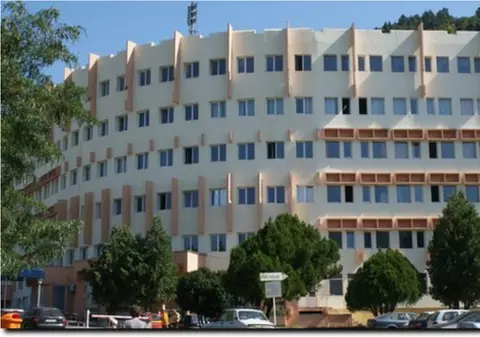 Un pacient a murit, după ce a căzut de la etajul 2 al Spitalului de Urgență din Neamț. Bărbatul era internat la Chirurgie