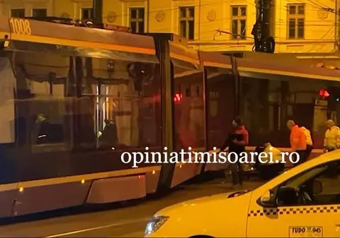 Un tramvai din Timișoara a sărit de pe șine și a ajuns pe trotuar | Video