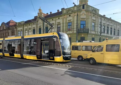 Accidente de tramvai în serie la Timișoara, pe fondul crizei acute de personal. Salariul unui vatman căruia îi sunt imputate pagube de zeci de mii de euro