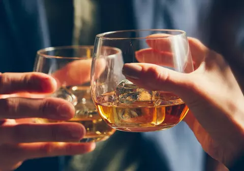 Inteligența artificială revoluționează domeniul băuturilor spirtoase. Un AI a învățat să distingă între whisky-ul american de cel scoțian