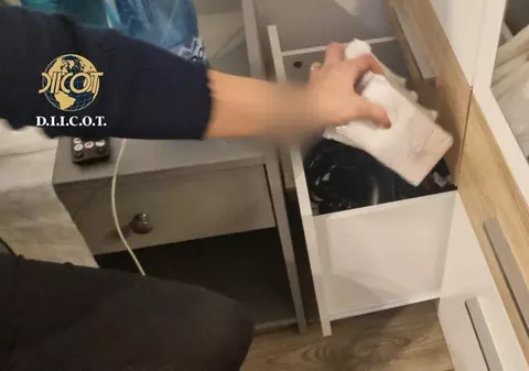 Mai mulți români au înșelat sute de europeni și le-au luat peste 106 milioane de euro