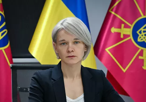 „Blonda lui Zelenski”. Rușii râd de șefa Agenției de achiziții a armatei ucrainene, după ce cumpărat 100.000 de obuze defecte: „A fost curier, traducător și copywriter”