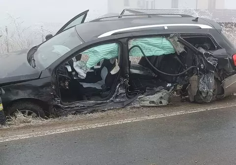 Un copil de 6 ani a murit după ce a fost proiectat din mașină pe șosea, în urma unui accident rutier în Sibiu