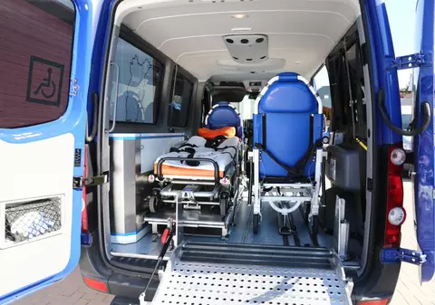 Șoferul beat a adormit și a lăsat o femeie închisă în ambulanță timp de 6 ore, în Germania