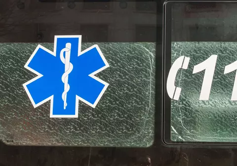 Un bărbat din Prahova a murit în fața unei secții de votare, unde a fost resuscitat