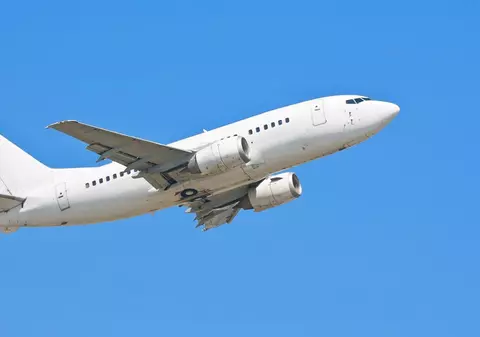 Zboruri directe din Craiova către destinații populare de vacanță, din 2025