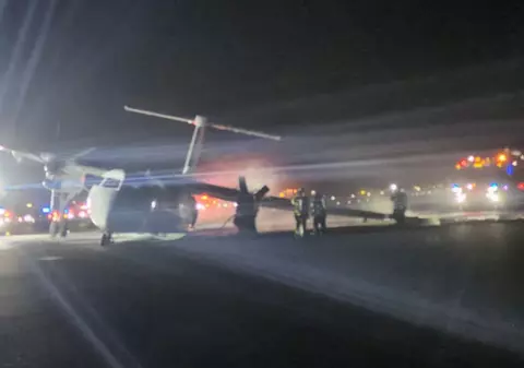 Motorul unui avion „Air Canada” a luat foc pe pistă, după probleme la trenul de aterizare