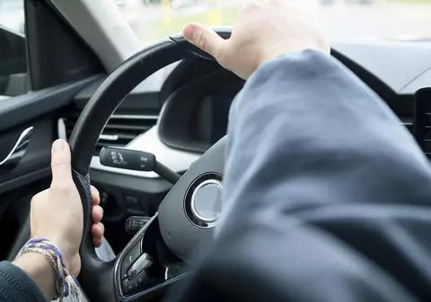 Străinii veniți la muncă în România din afara UE vor putea lucra și ca șoferi de taxi și ride-sharing