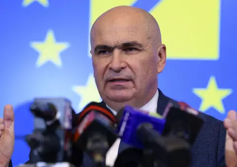 Ilie Bolojan, slalom printre întrebările dificile. Ciolacu și „rezerva de credibilitate”. Despre înghețarea pensiilor: Avem un deficit de 8%...