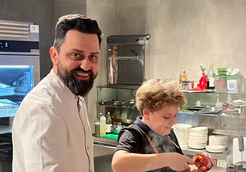 Gestul emoționant făcut de Chef Orlando Zaharia în prag de sărbători. „Mi-am dorit mult să-l cunosc și să-i pot dărui această bucurie”