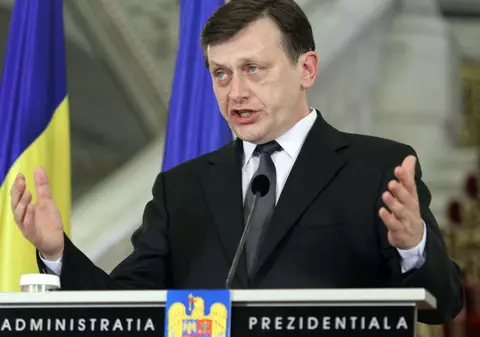 Crin Antonescu a spus despre Călin Georgescu că ar fi un „dezastru dacă ar câștiga președinția României”