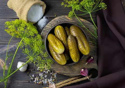 De ce se înmoaie castraveții murați