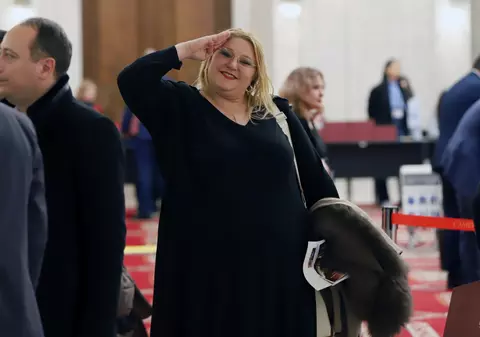 Noul Parlament începe cu circ: de la declarații bizare la fuga de ochii lumii. Ce nu s-a văzut la TV REPORTAJ