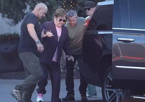 Elton John crede că legalizarea marijuanei „este una dintre cele mai mari greșeli din toate timpurile”