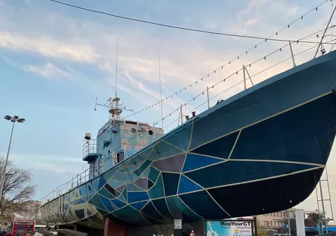 Vaporașul de la intrarea din Constanța va fi demontat și casat. Cât costă întreaga operațiune