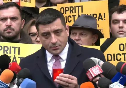 George Simion a aprins lumânări „pentru democraţie”, nemulţumit că nu a mai putut vota la alegerile prezidenţiale