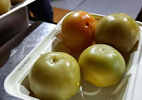 Cât costa o caserolă de gogonele la Târgul de Crăciun din Drumul Taberei: „Așa ceva n-am pomenit în viața mea!” 