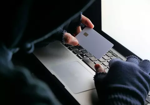 Un nou tip de fraudă în România. Autoritățile: „Atenție la mesajele care oferă joburi online”