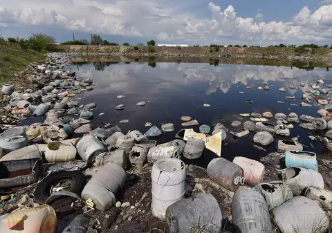 Lacurile toxice de la marginea orașului Oradea, vândute unei companii specializate în ecologizare. Amenda uriașă primită de România de la UE