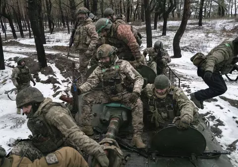 Ucraina va trebui să renunțe la o parte din teritoriu său, susține ministrul slovac al apărării