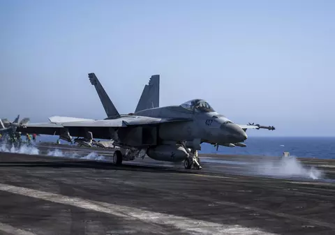 Alt avion de luptă al Marinei americane, la un pas să fie doborât de crucișătorul Gettysburg: „Racheta a trecut la 30 de metri”