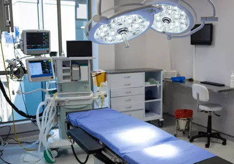 Premieră medicală la Spitalul „Victor Babeș” din Timișoara. O operație complexă a fost realizată pe cale minim invazivă | VIDEO