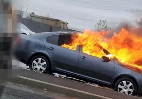 Incendiu în București, o mașină a luat foc lângă Pasajul Grigorescu, pe Splaiul Unirii