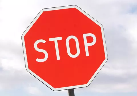 Furturile de indicatoare rutiere din Iași, un fenomen cronic: „Nu reușesc hoții să fure cât punem noi”