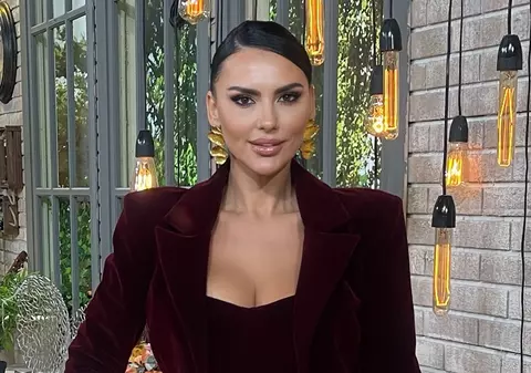 Cât costă o rochie vândută de Lavinia Pîrva. Soția lui Ștefan Bănică jr. face bani din afacerea cu haine