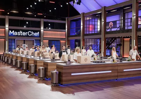 10 concurenți MasterChef sezonului 9 vor găti în această seară, alături de campioni din sezoanele anterioare. „M-am emoționat tare”